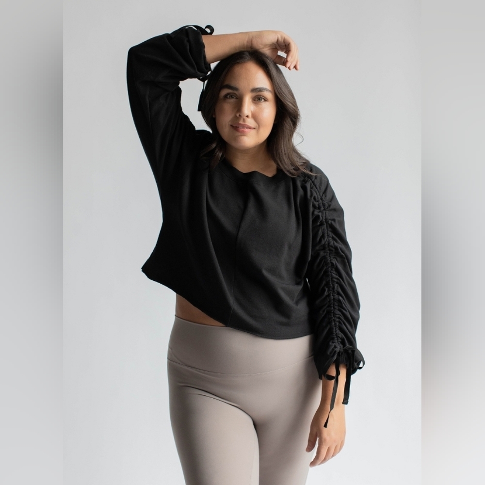 Savvi Stormy Top (black, crop, small, NWOT)